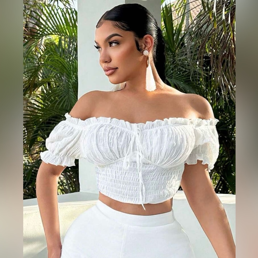 New Elegant White Off-Shoulder Top Size M